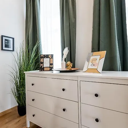 Hlavna Апартаменты Кошице